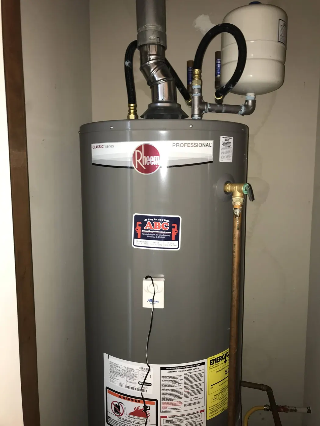 A new Rheem gas water heater with new gas and vent connections